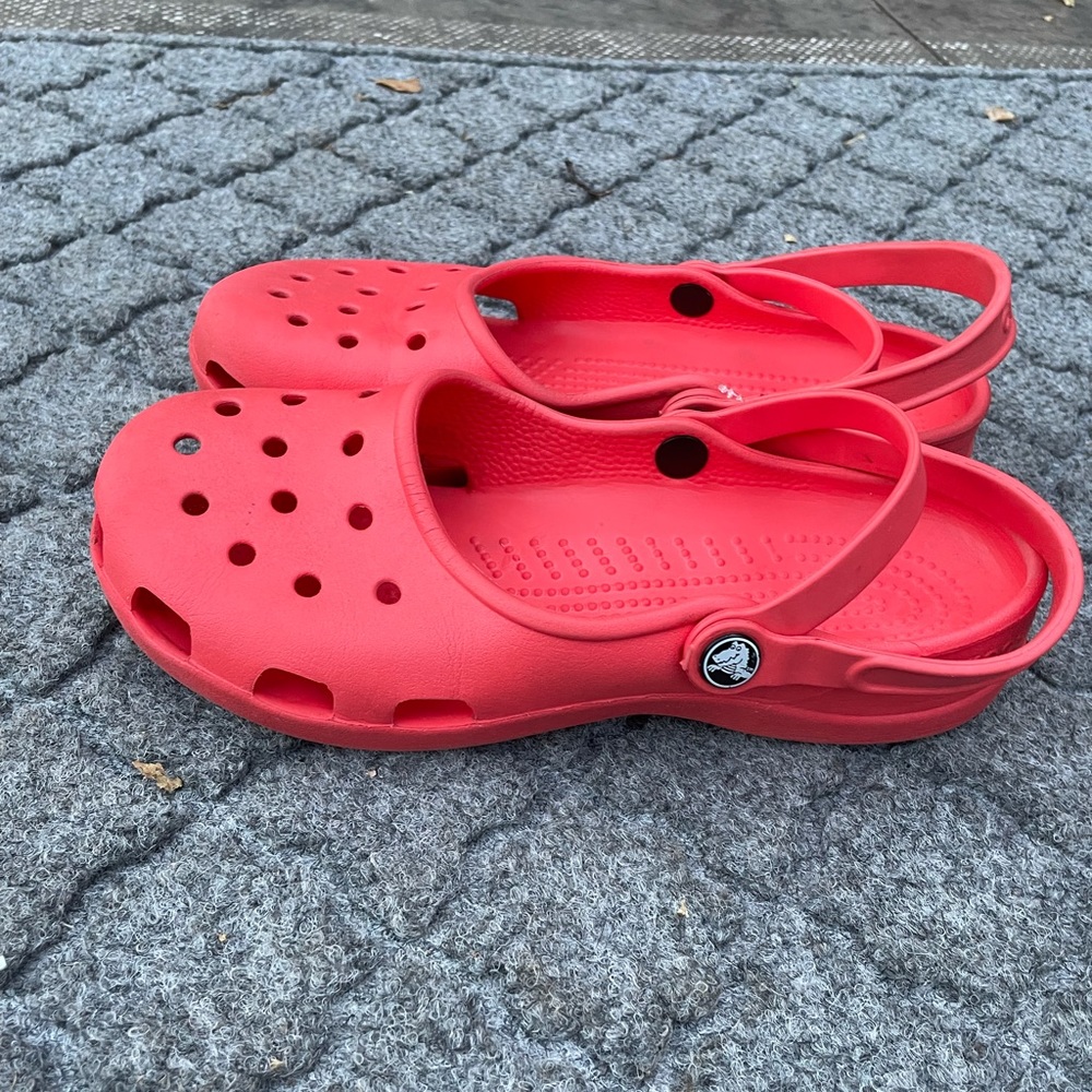 Coral crocs size 9 women’s